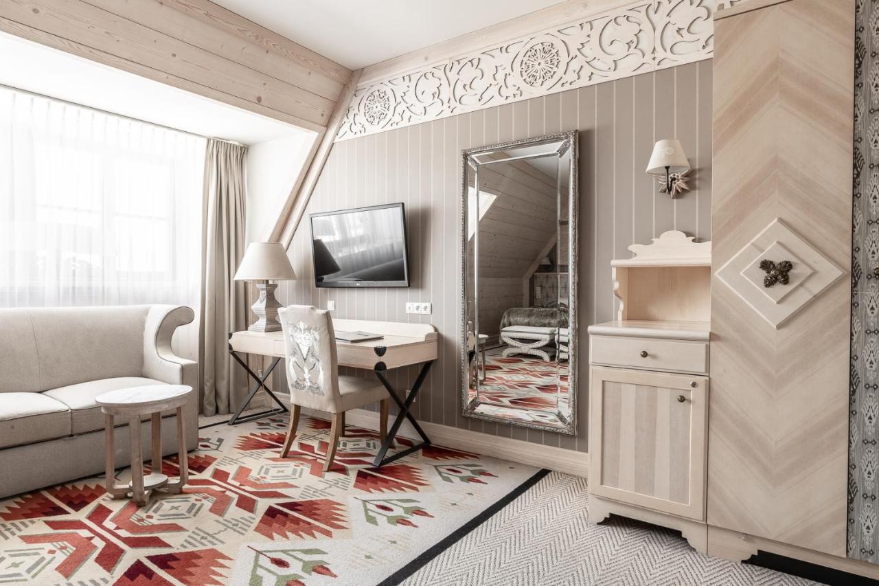 Hotel Aries &